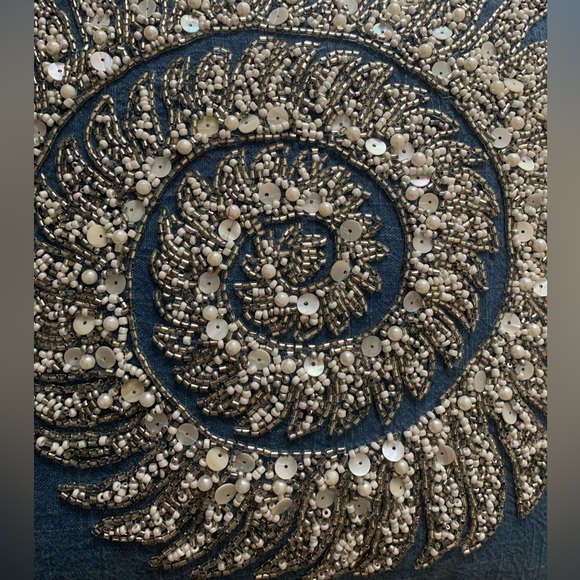 Shell pillow excellent condition - Picture 2 of 2